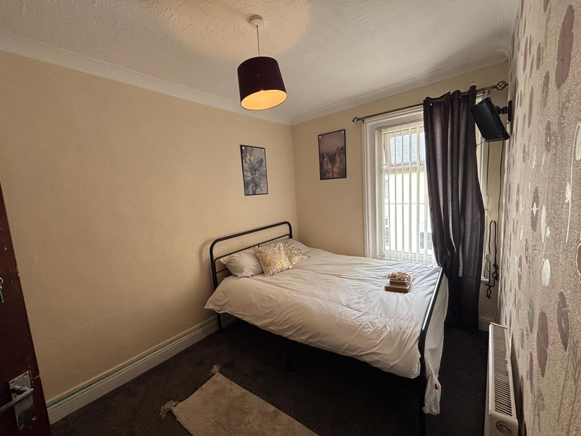 Affordable Golden Mile Hotel In Blackpool Close To The Beach And Blackpool City Centre With Free Street Parking Subject To Availabilty — Photos 2