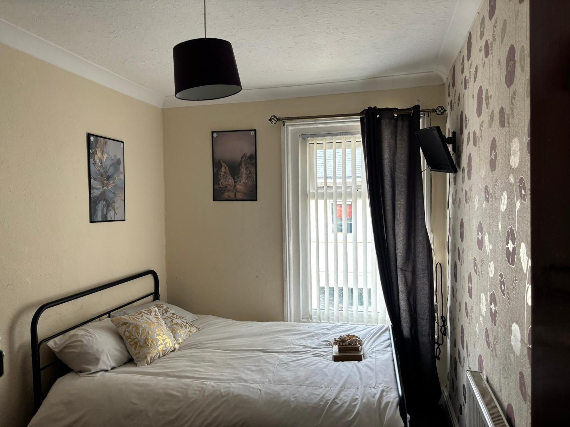 Affordable Golden Mile Hotel In Blackpool Close To The Beach And Blackpool City Centre With Free Street Parking Subject To Availabilty, Blackpool